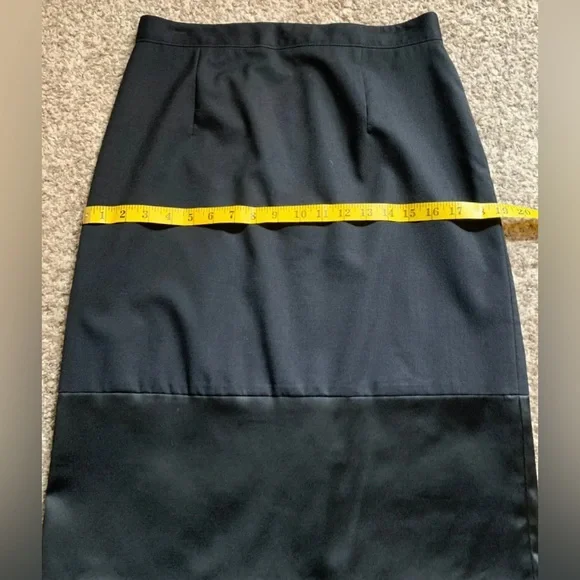 Dolce & Gabbana Italy Size 46 US 4 / 6 Black Satin Pencil Skirt - Picture 5 of 7